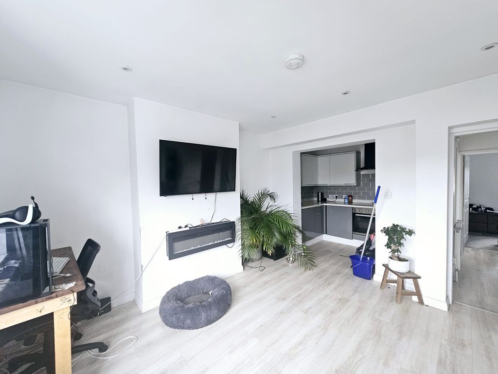 Property photo 3 of 6 Image