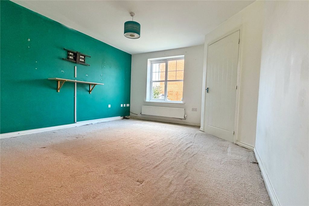 Property photo 3 of 11 Living Room