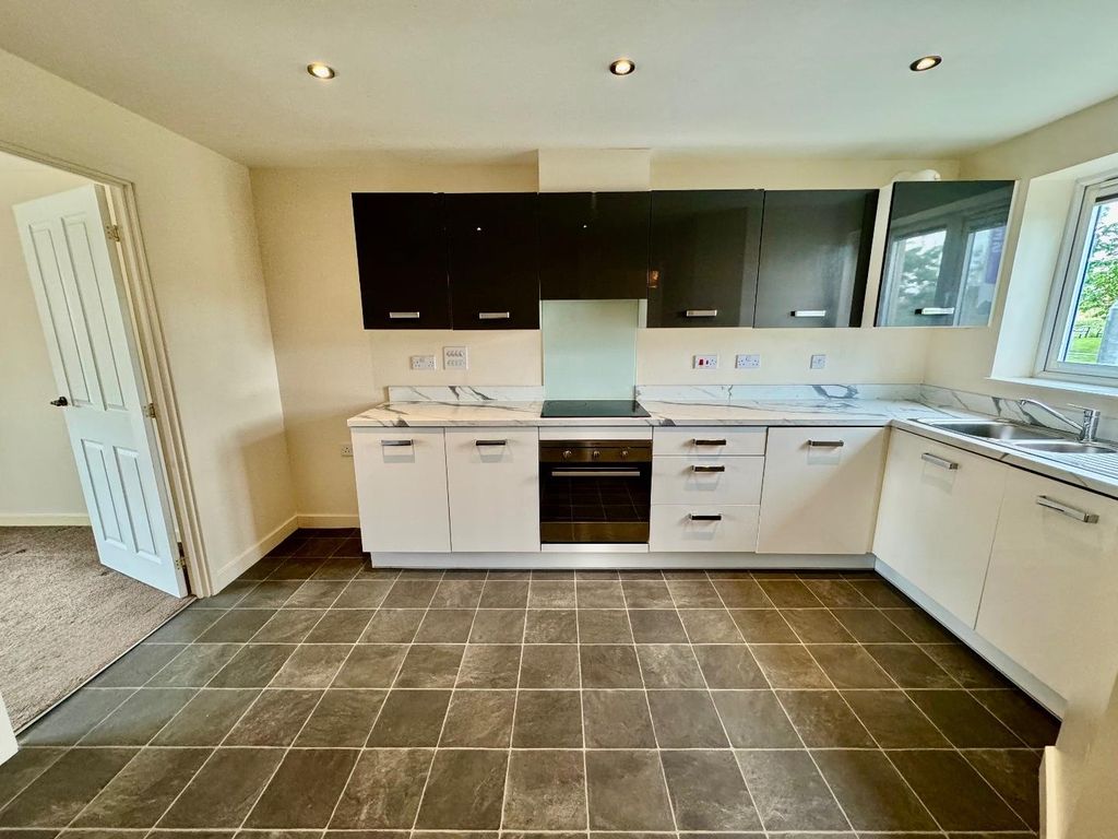 Property photo 2 of 30 Kitchen