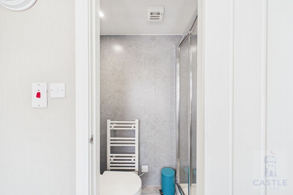 Property photo 2 of 5 Ensuite