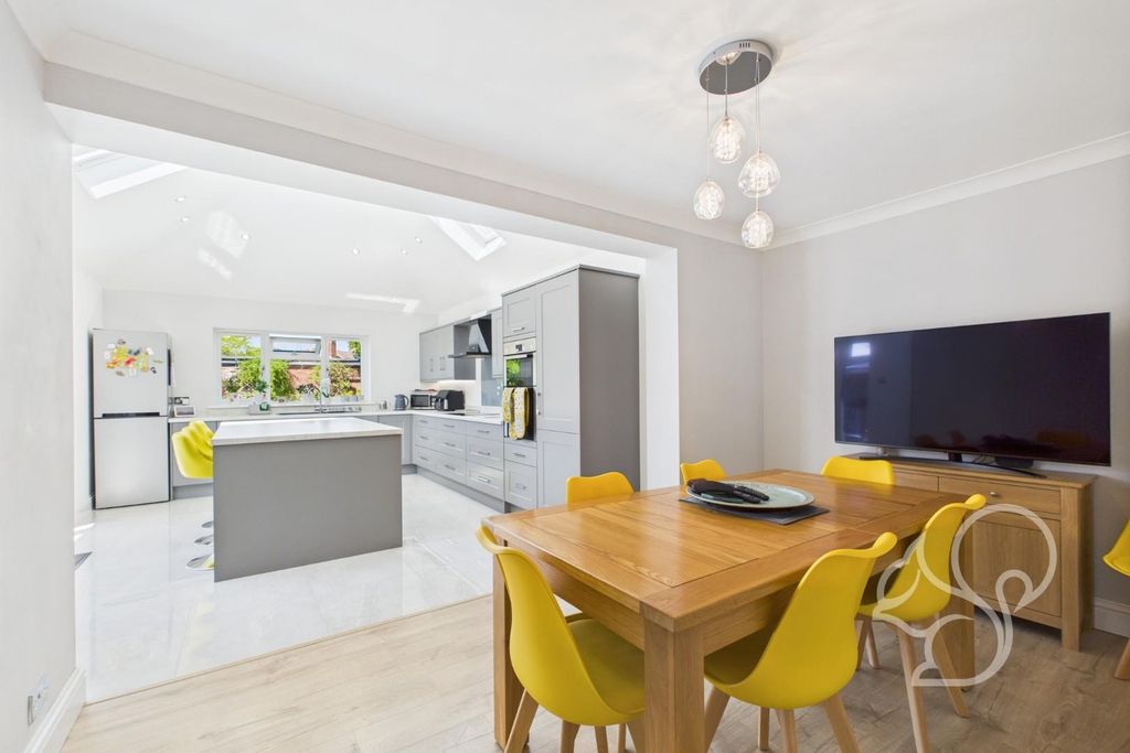 Property photo 2 of 21 Cam01659G0-Pr0525-Still011.Jpg