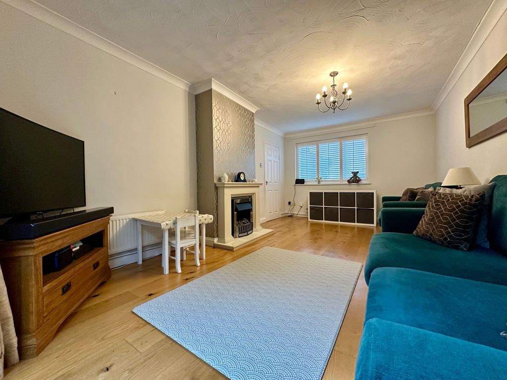 Property photo 3 of 14 Lounge