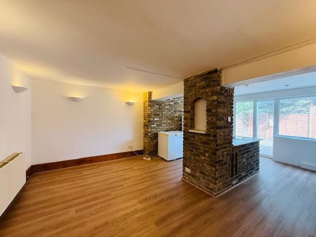 Property photo 2 of 7 Photo 2