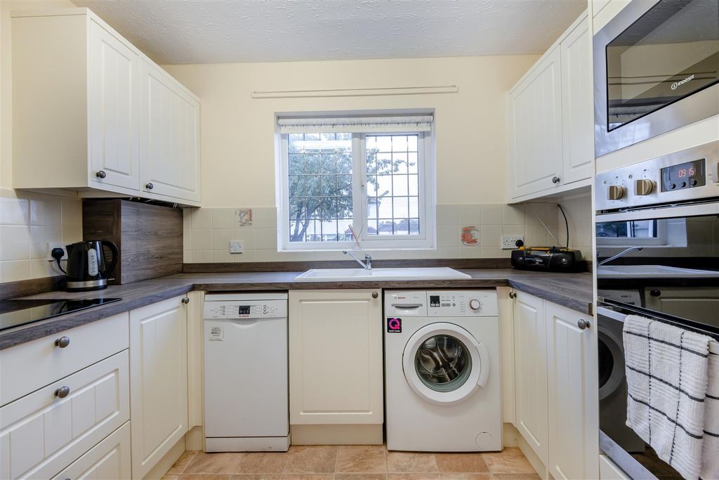 Property photo 3 of 16 8667436-Interior10.Jpg