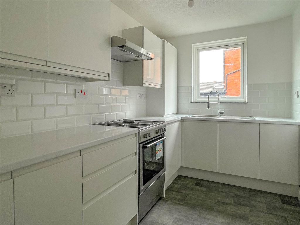 Property photo 2 of 8 Kitchen