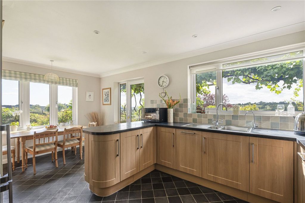 Property photo 3 of 17 Kitchen