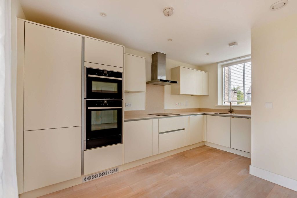 Property photo 2 of 12 Kitchen
