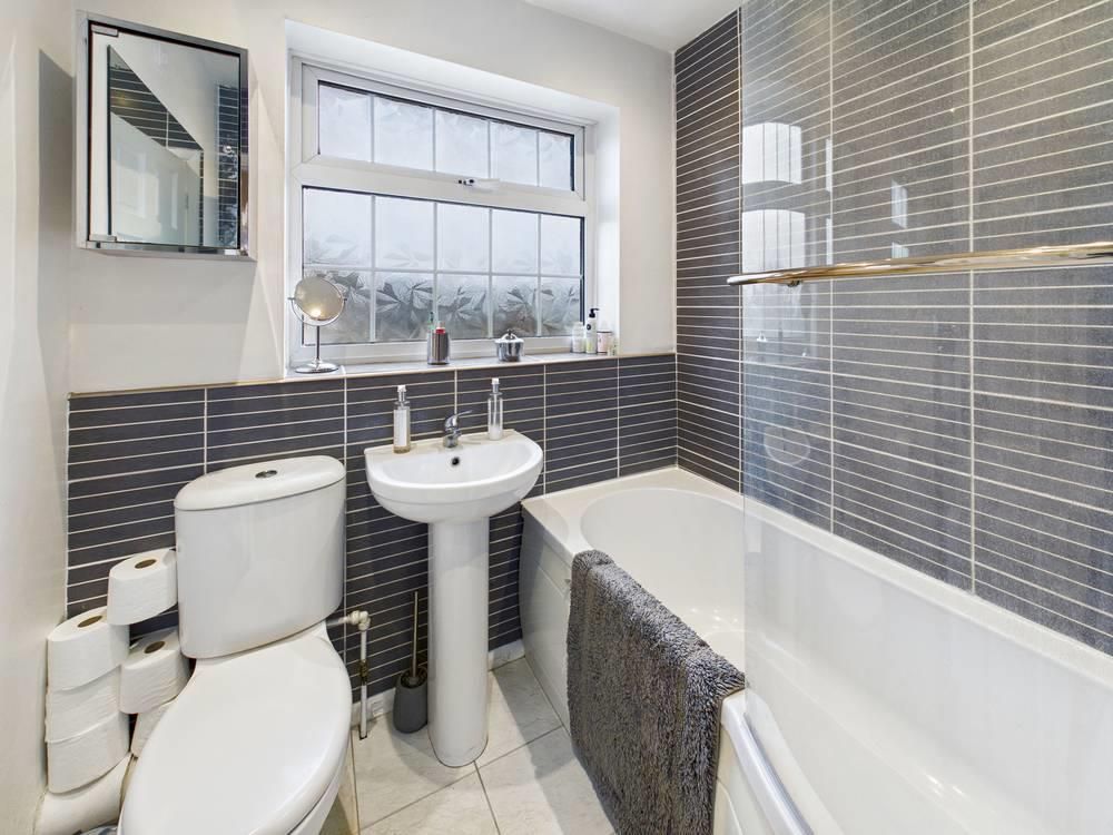 Property photo 2 of 33