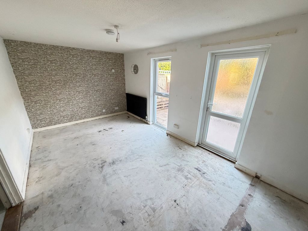 Property photo 2 of 8 10 St. Edmunds Walk