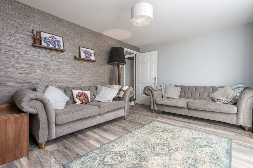 Property photo 2 of 31