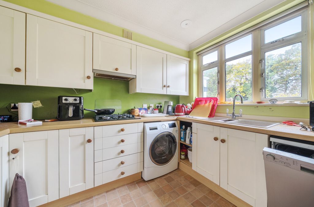 Property photo 2 of 18 1370055-8-68Fa595...