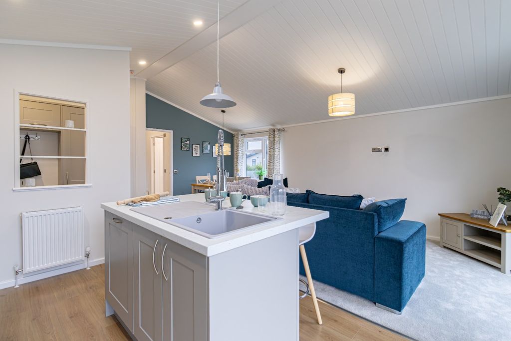 Property photo 3 of 27 4905263