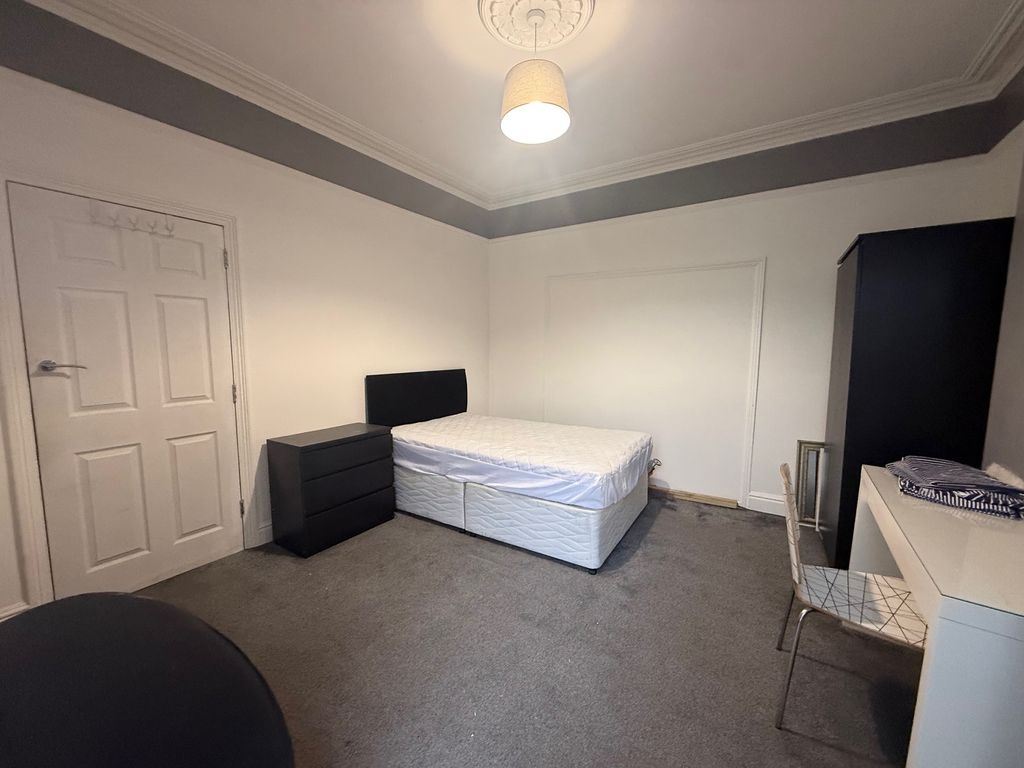 Property photo 3 of 8 Bedroom