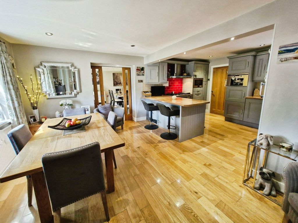 Property photo 2 of 27
