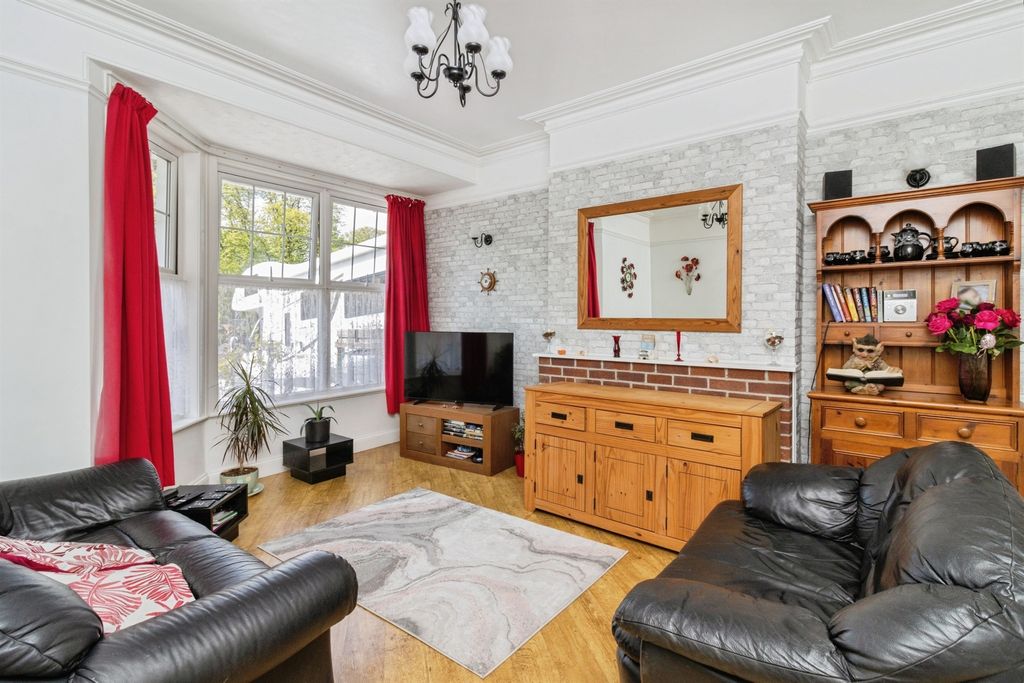 Property photo 2 of 17