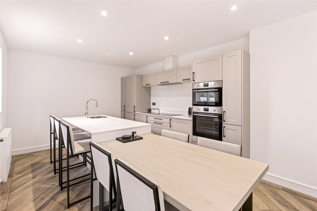 Property photo 2 of 21 Picture No. 29