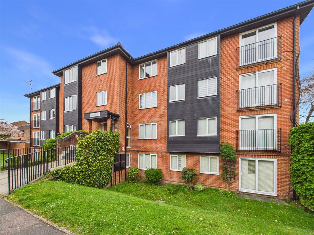 Property photo 1 of 18 Cam01563G0-Pr0226-Still022.Jpg