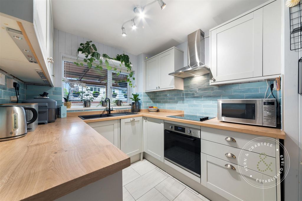 Property photo 2 of 41 Fishguard-Close-22.Jpg