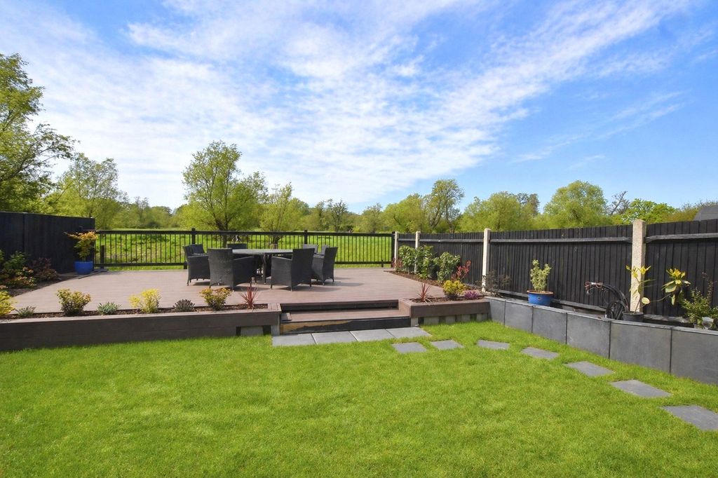 Property photo 3 of 15 Garden