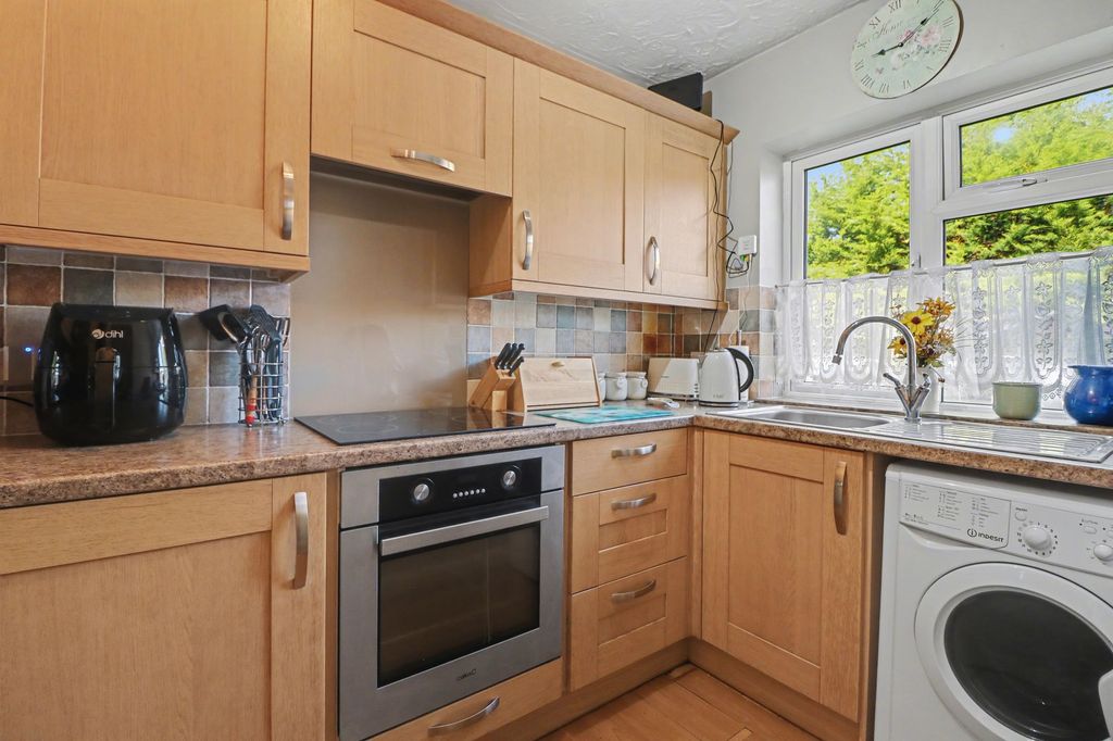 Property photo 2 of 8