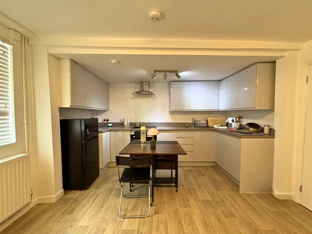 Property photo 1 of 11 Kitchen