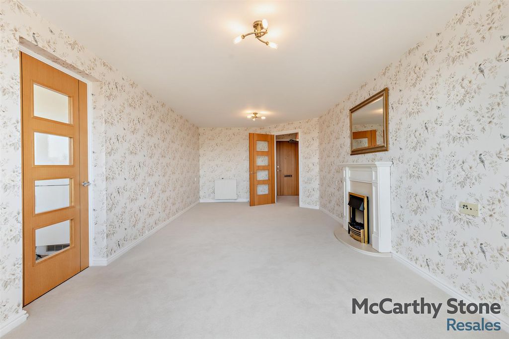 Property photo 3 of 21 8654088-Interior03-800.Jpg