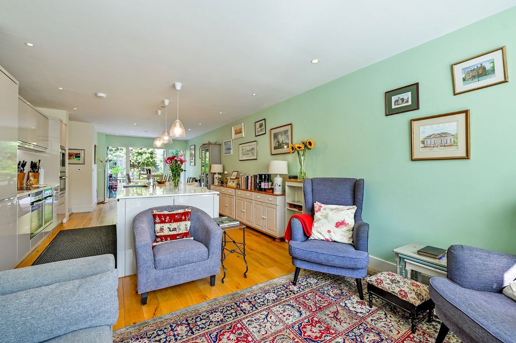 Property photo 2 of 14 Sitting Room
