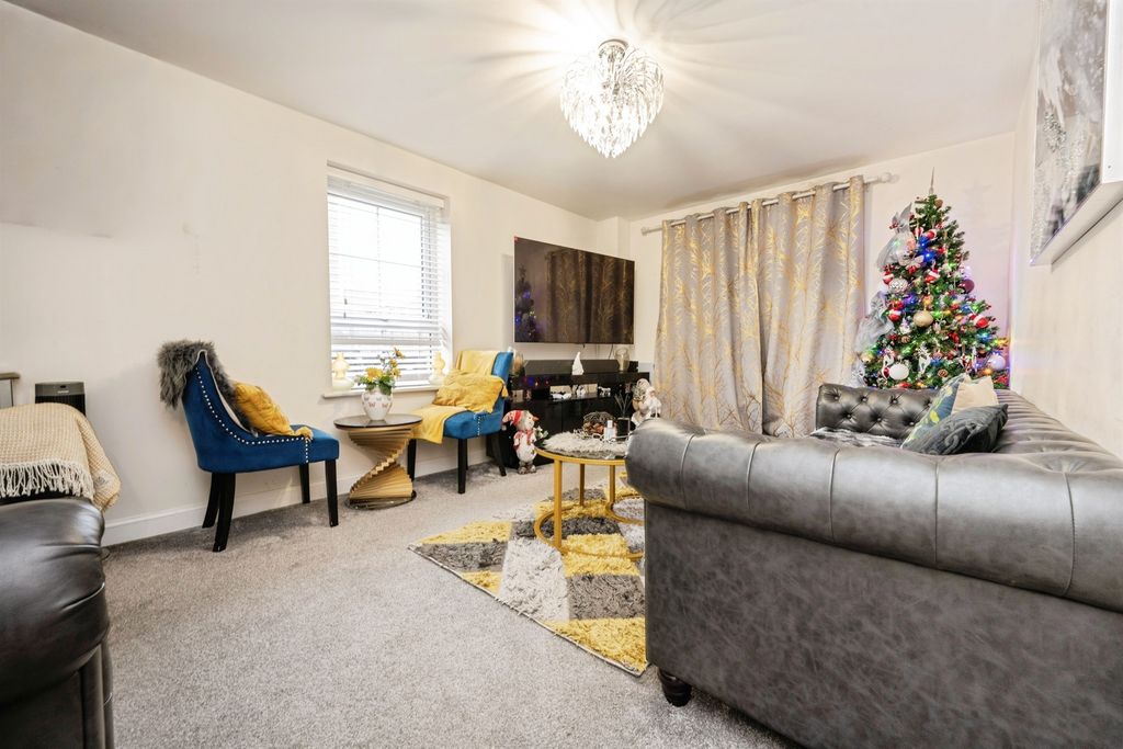 Property photo 3 of 14