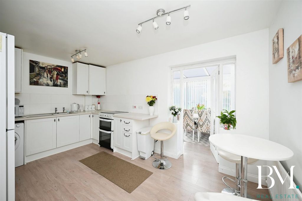 Property photo 3 of 25 Kitchen/Diner