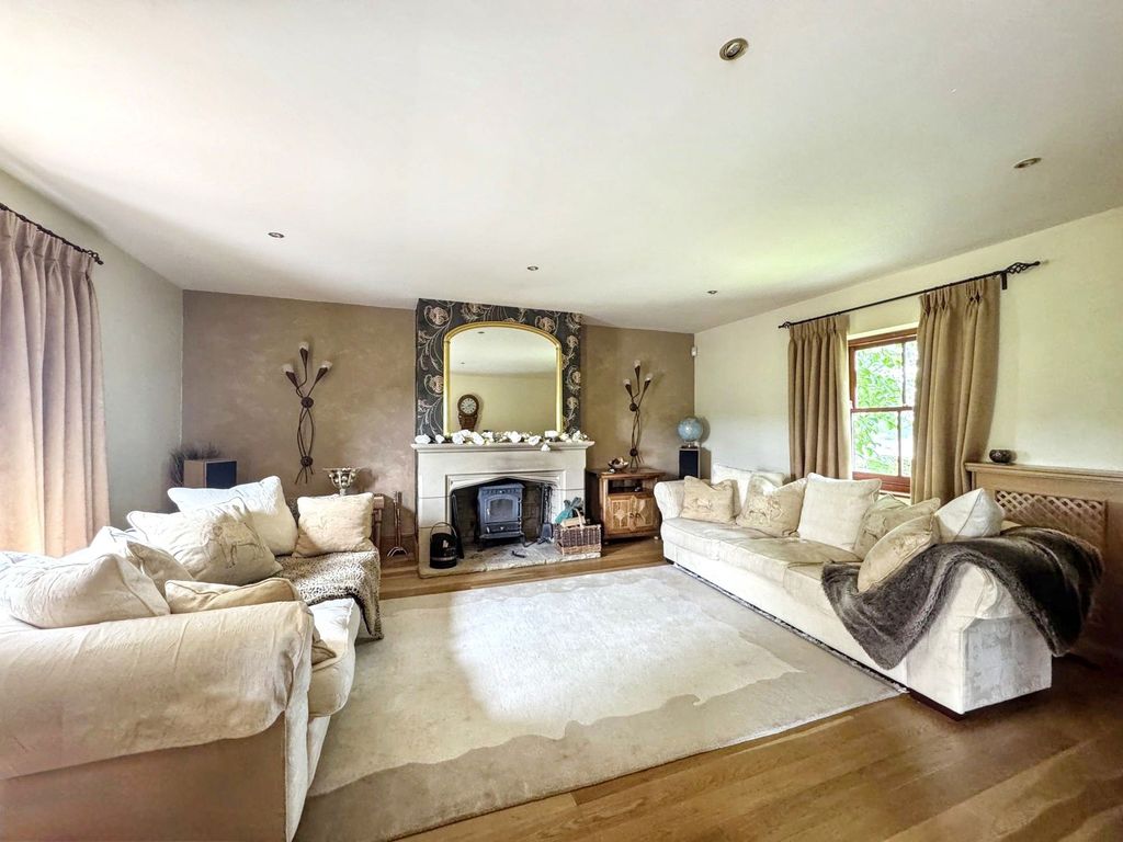 Property photo 2 of 35
