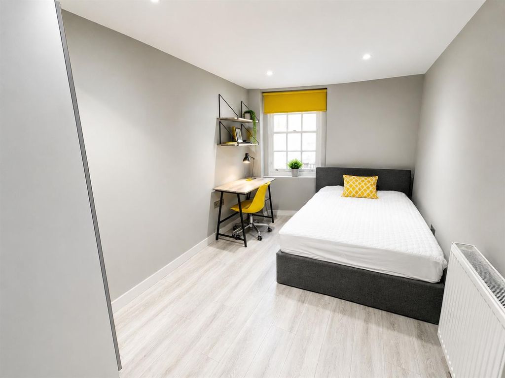 Property photo 3 of 11 Bed 2.Jpg