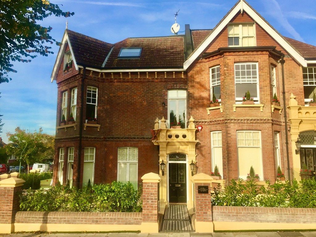 Property photo 1 of 9 External