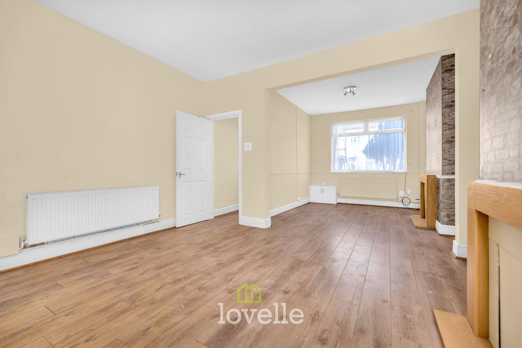 Property photo 3 of 15