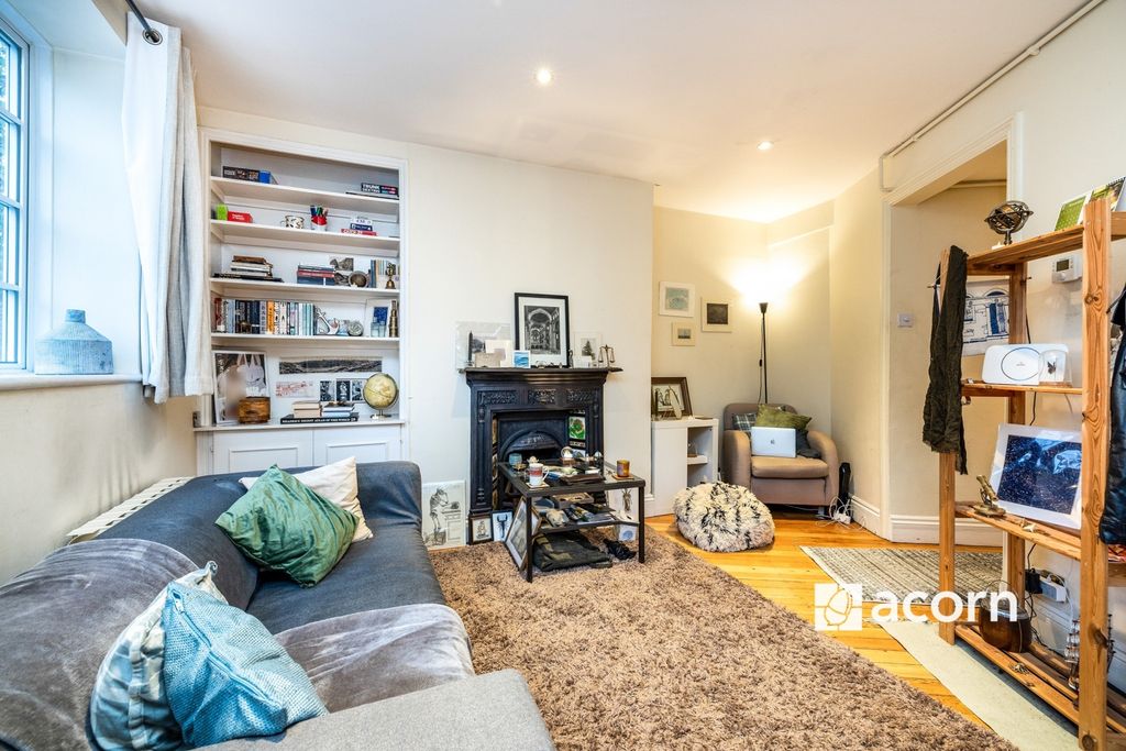 Property photo 3 of 10 Reception