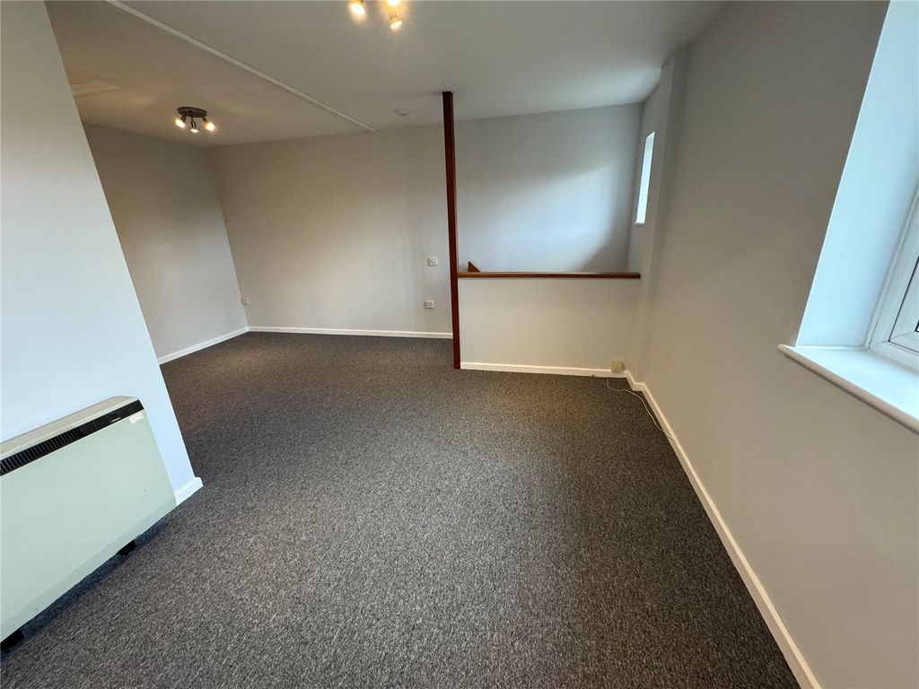 Property photo 2 of 8 Picture No. 10