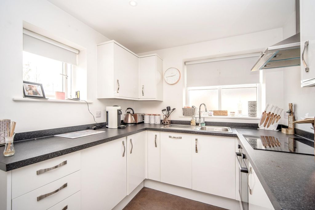 Property photo 2 of 6 9 Selwin Place (5)