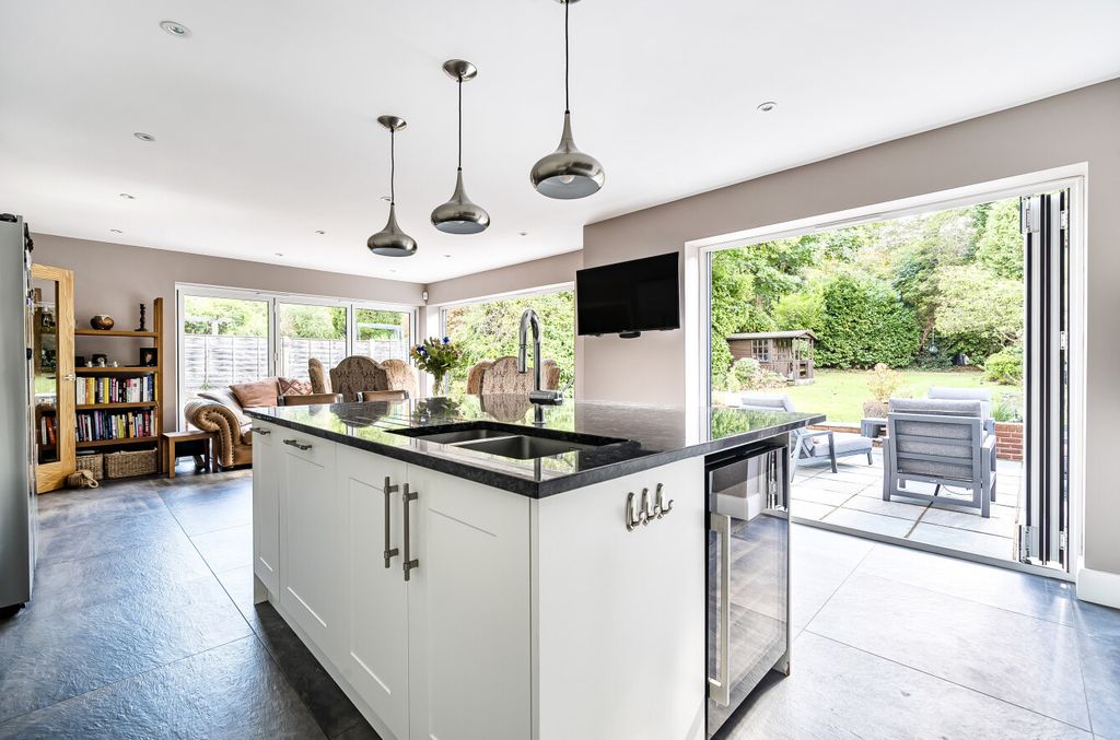 Property photo 2 of 37 Kitchen Island