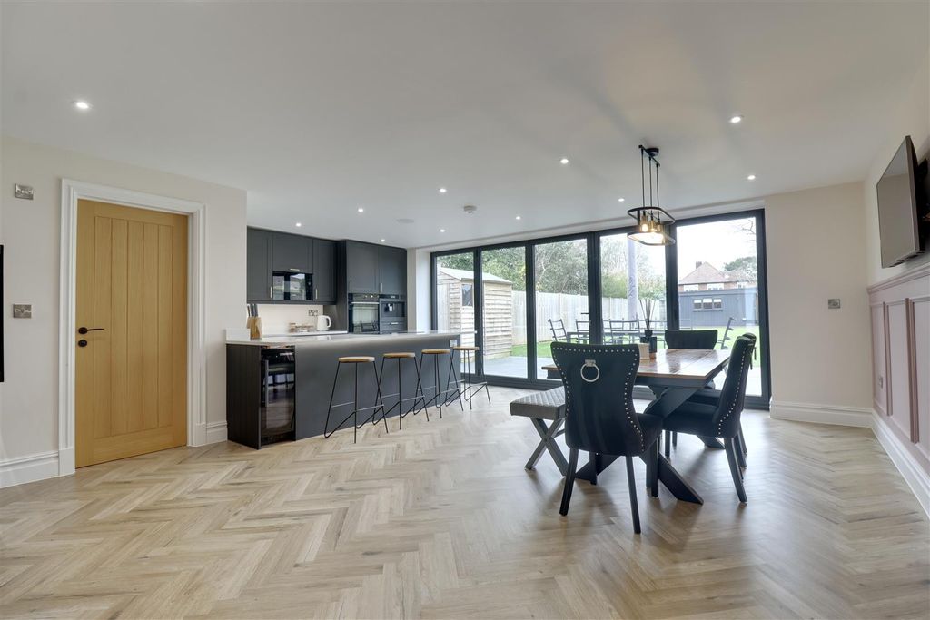 Property photo 3 of 26 88181D8E-08Ca-4364-B091-A8C0B8Fe13Ab_1_201_A.Jpeg