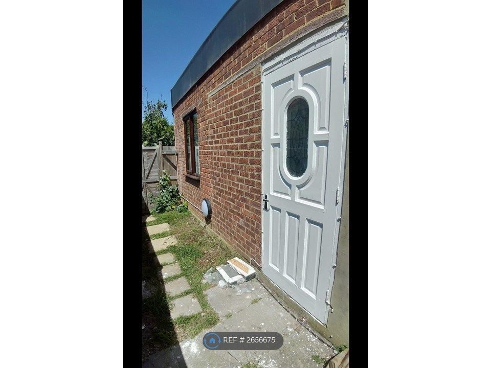 Property photo 1 of 8 Entrance