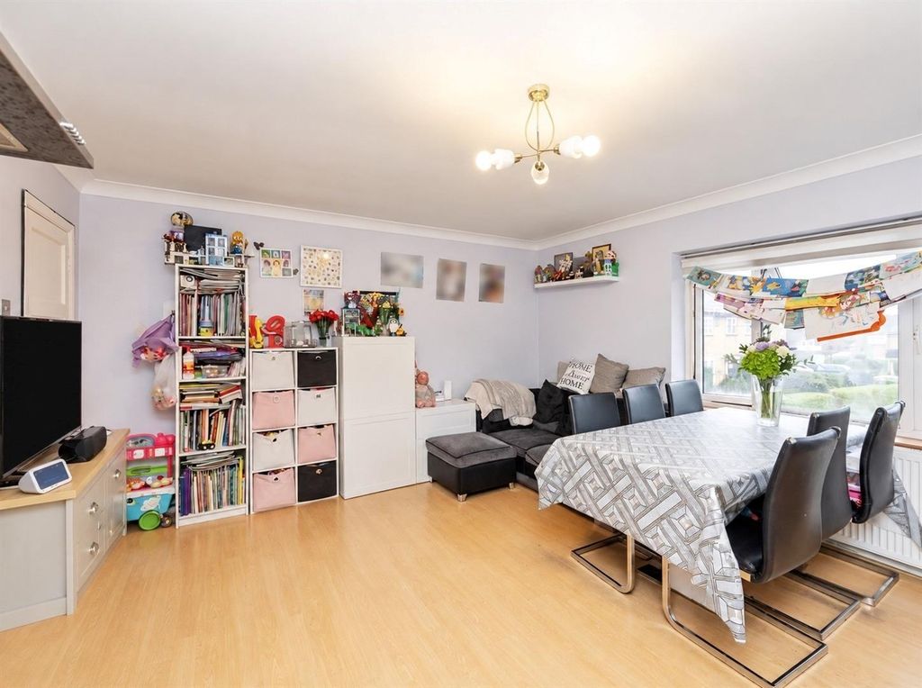 Property photo 2 of 8 Coopers Estate Agents
