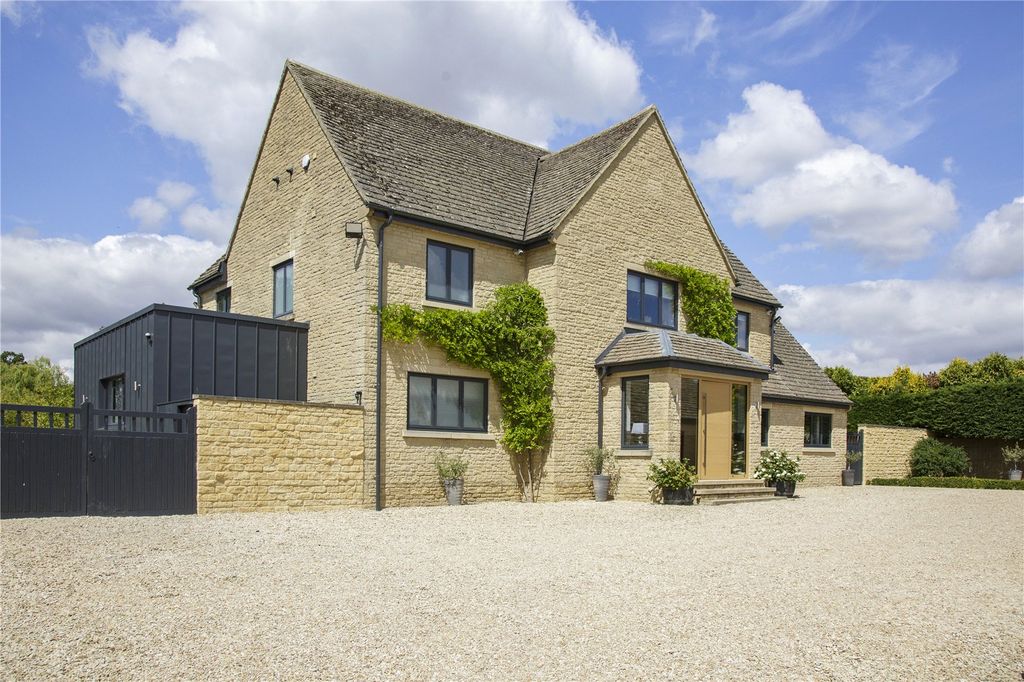 Property photo 1 of 22 Oaklands