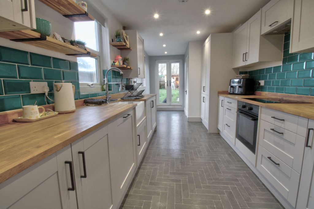 Property photo 3 of 15 Kitchen