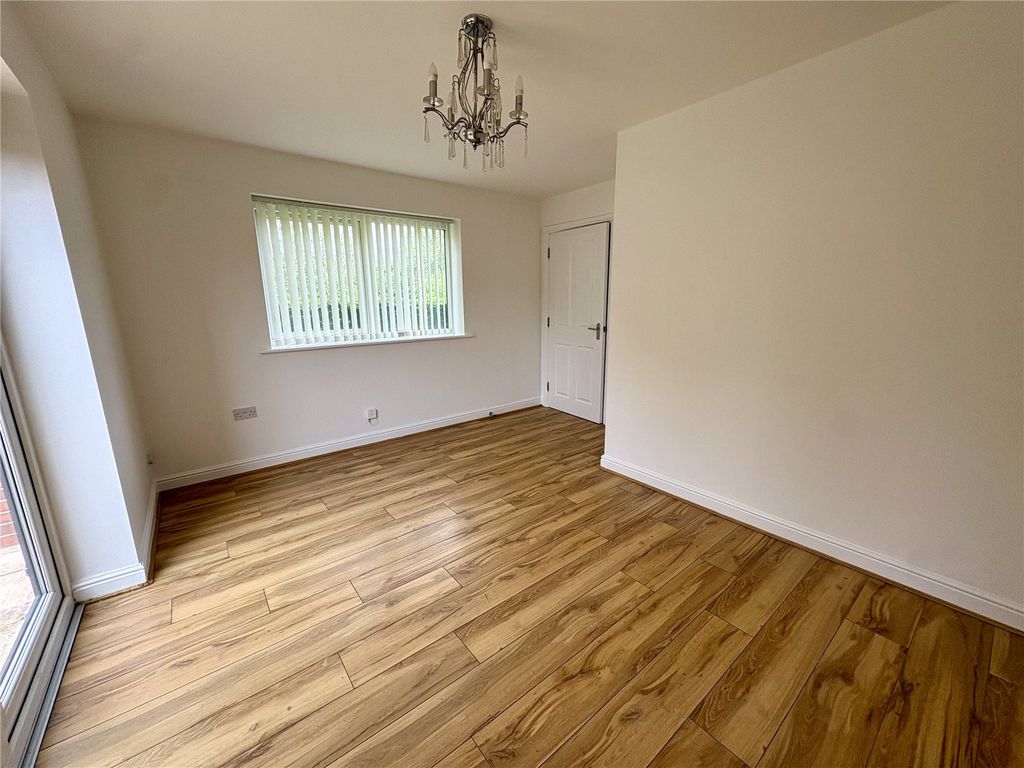 Property photo 3 of 11 Loung/Dining Area