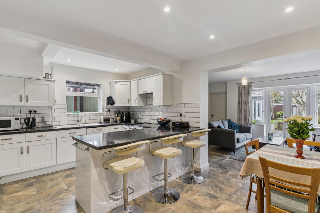 Property photo 2 of 24