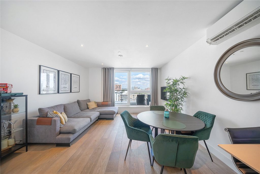 Property photo 2 of 18 Reception