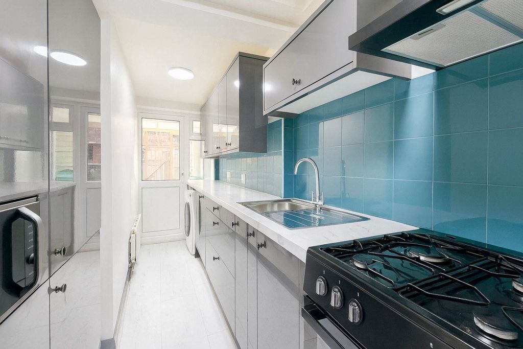 Property photo 3 of 5 Kitchen