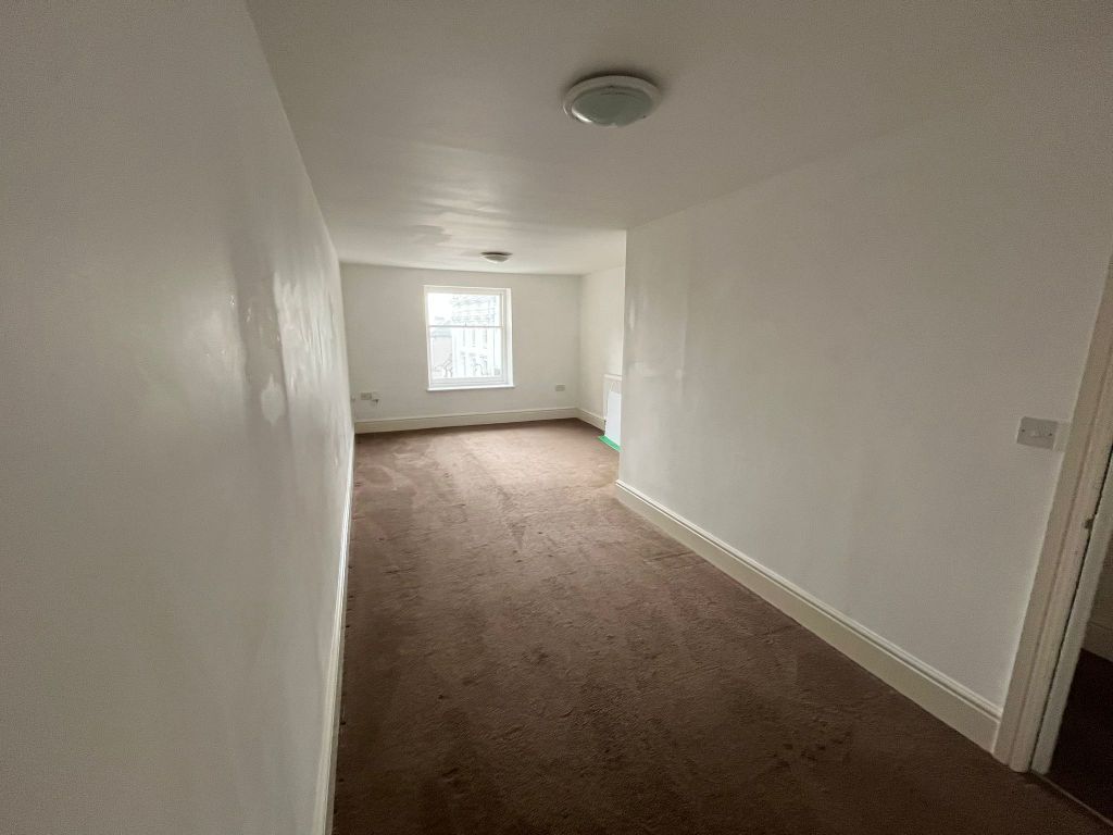 Property photo 3 of 11 Living Room