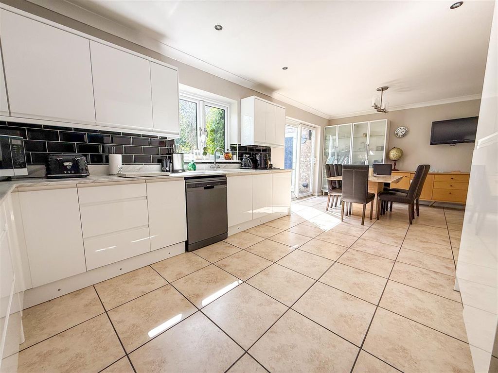 Property photo 2 of 23 Kitchen/Diner