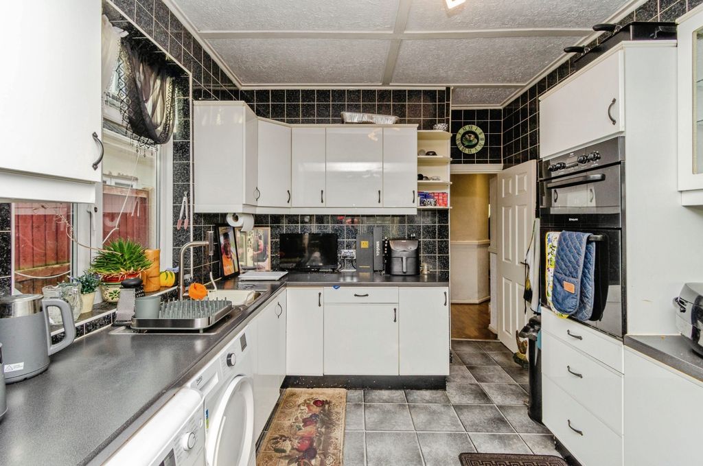 Property photo 2 of 17 Kitchen Diner