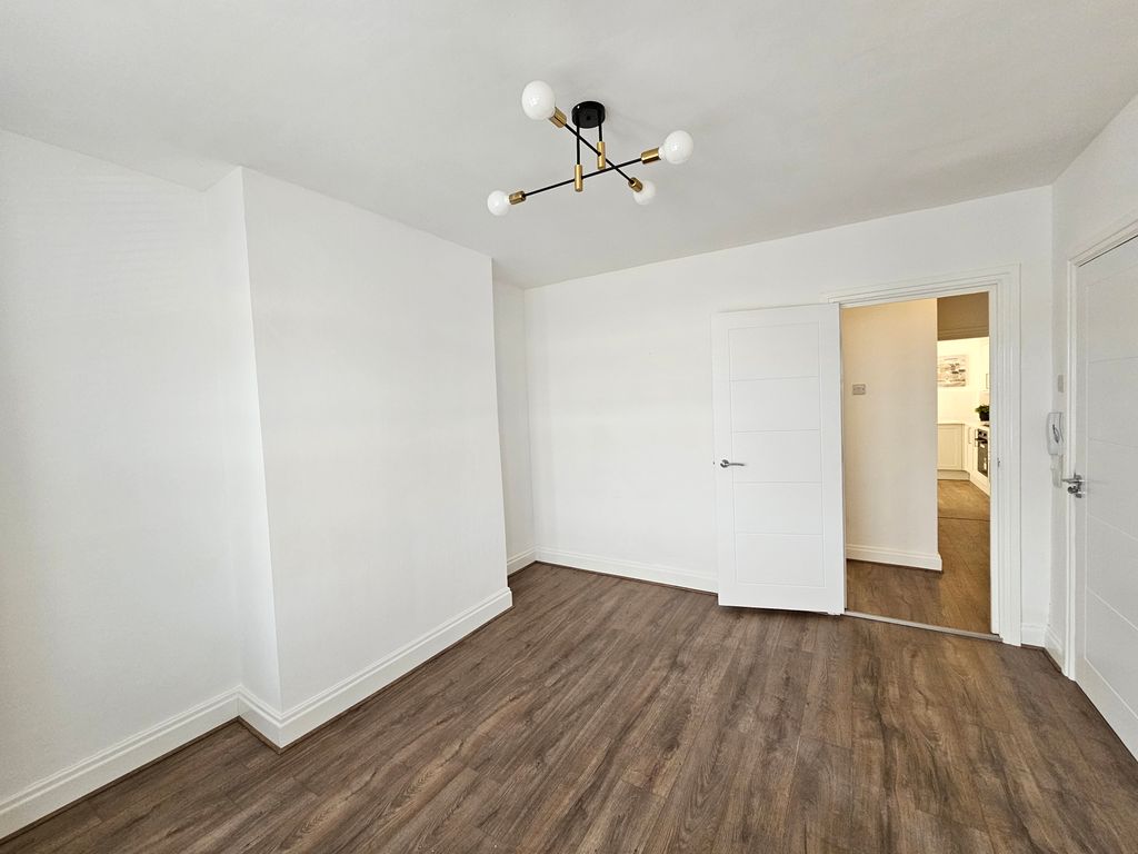 Property photo 3 of 25